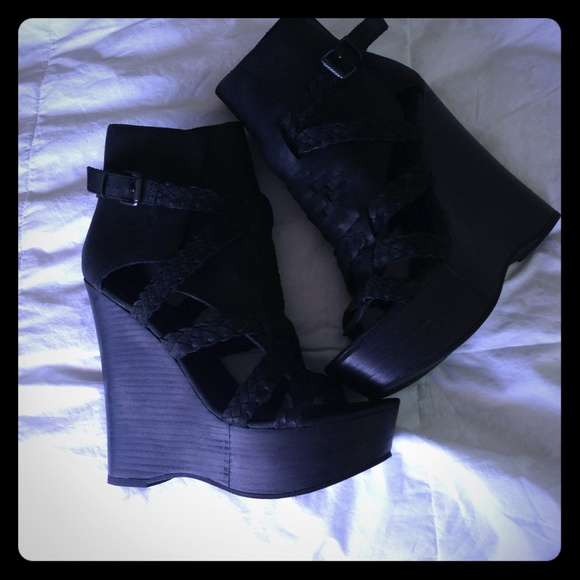 MIA MLE limited edition shoes - Picture 1 of 4